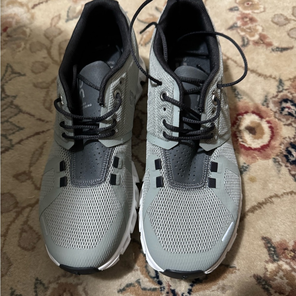 NWOB ON running Shoes